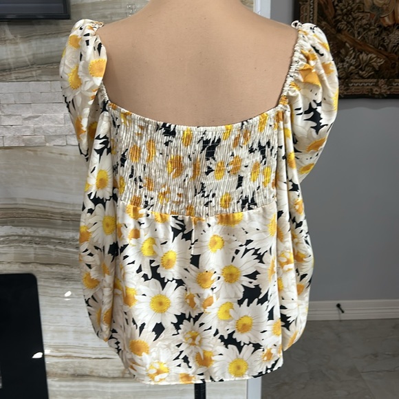 Zara Sunflower Puff Sleeve Top. Size L (274) - Picture 6 of 11